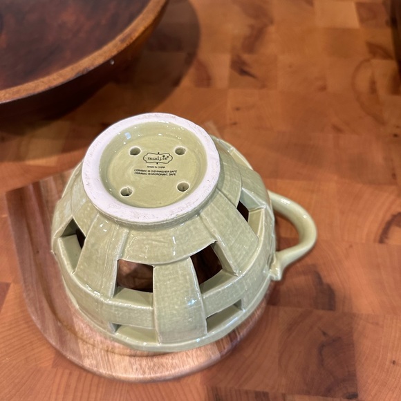 Mudpie ceramic colander/strainer, celery green! - Picture 3 of 7